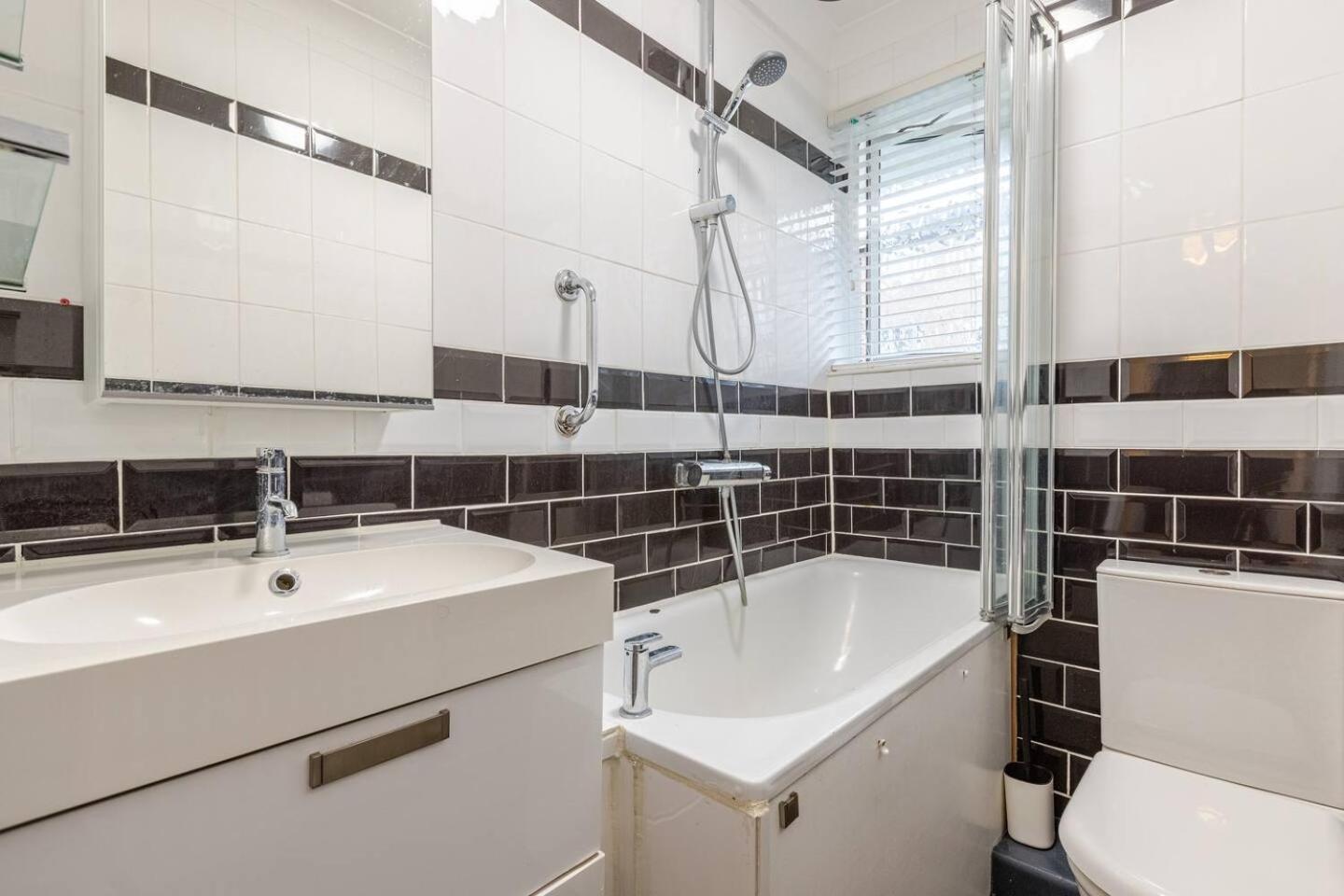 Charming 2-Bed Garden Flat Daire Londra Dış mekan fotoğraf